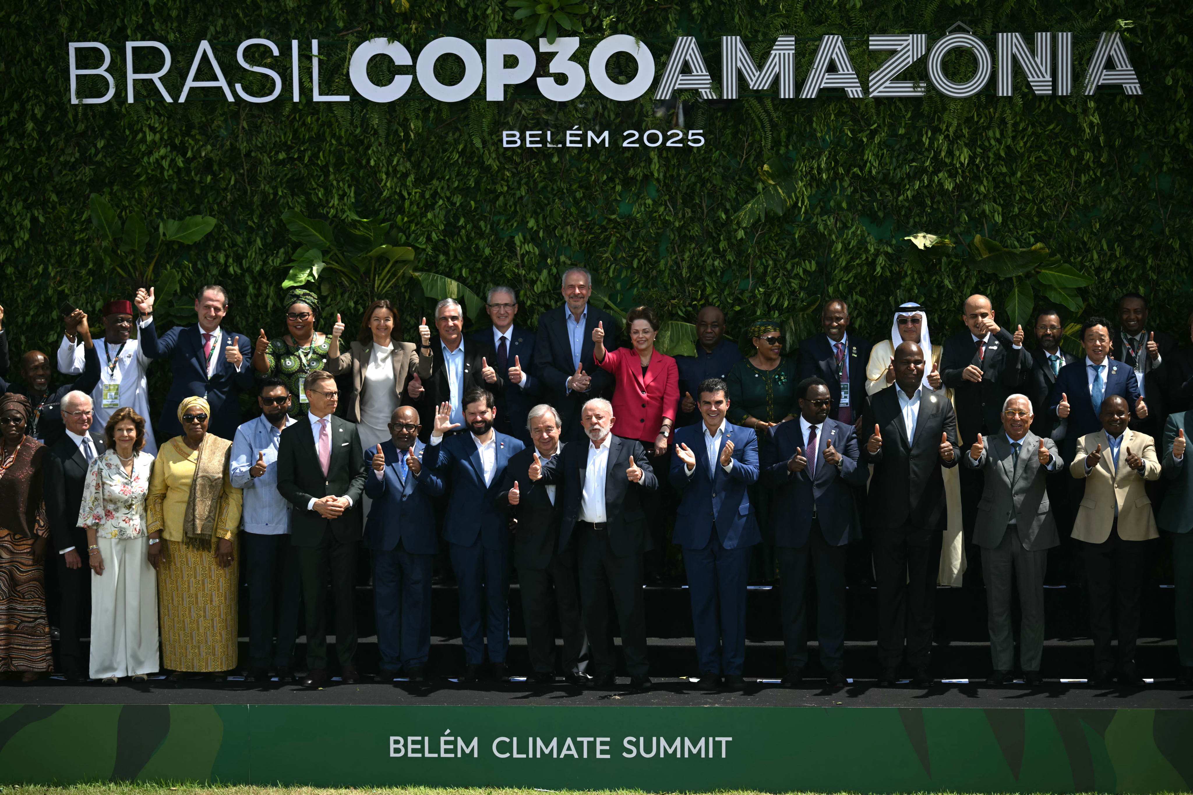 Brazil's President Luiz Inacio Lula da Silva (C) gives the thumbs up alongside heads of state and representatives