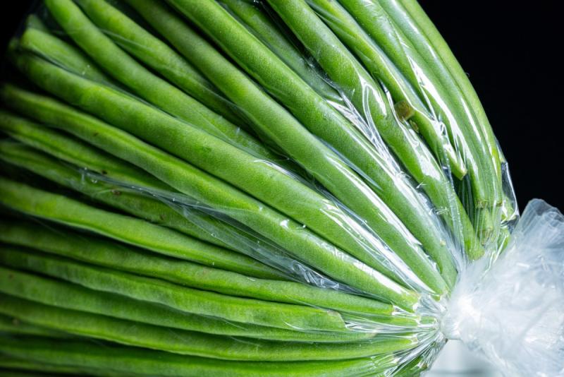 This photograph shows green beans packaged in a plastic bag.